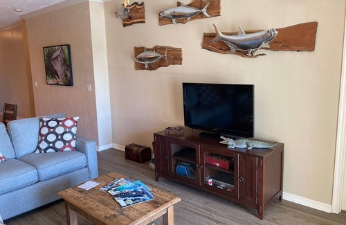 Suwannee Eigentumswohnung | Sunsets, Canal Front, FISH, FISH, FISH! Suwannee Cove - Unit 207, Boat Slip 23