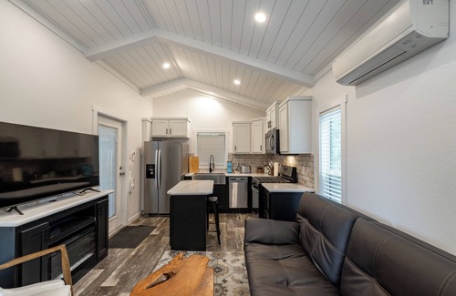 Harrison Kabine | Sunsets! Trails! Nature! Meadows! Creeks! Explore 47 Acres!