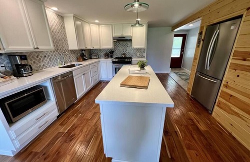 Lewiston Haus | Sunshine Cove Summary