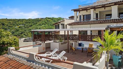 Coco Sunset Hills Haus | Sunshine Escape With A Rooftop Patio