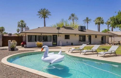Scottsdale Highlands Haus | Sunshine on Sells, Pool & BBQ Grill