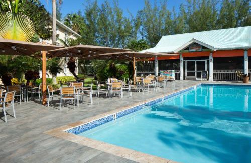 Seven Mile Beach Hotel | Sunshine Suites Resort