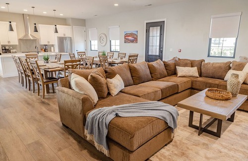 Hurricane Haus | SUNSHINE VILLA..SLEEPS 30, 8 BR, 8 BA, NEW 2023. Pool/Spa, Super nice and Roomy.