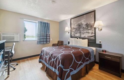 Kenosha Hotel | Super 8 by Wyndham Kenosha/Pleasant Prairie