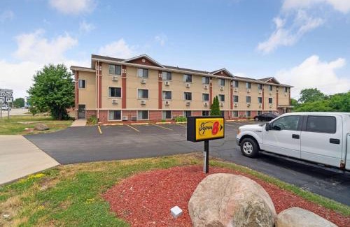 Kenosha Hotel | Super 8 by Wyndham Kenosha/Pleasant Prairie