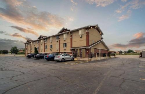 Kenosha Hotel | Super 8 by Wyndham Kenosha/Pleasant Prairie