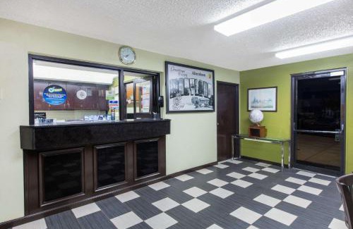 Aberdeen Hotel | Super 8 by Wyndham Aberdeen MD