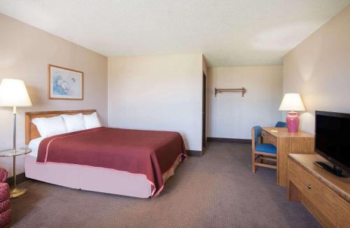 Abilene Hotel | Super 8 by Wyndham Abilene KS