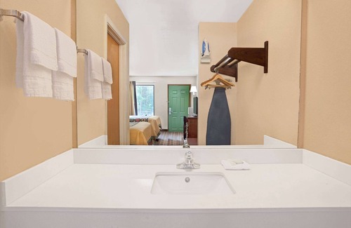 Acworth Hotel | Super 8 by Wyndham Acworth/Atlanta Area