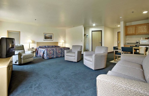 Ava Hotel | Super 8 by Wyndham Ava