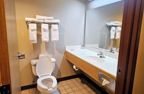 Ava Hotel | Super 8 by Wyndham Ava