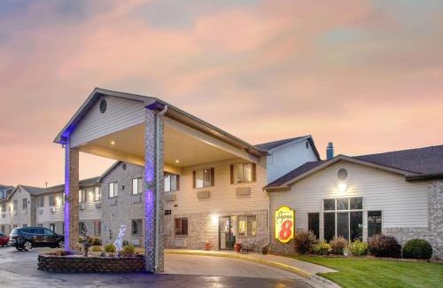 Big Rapids Hotel | Super 8 by Wyndham Big Rapids