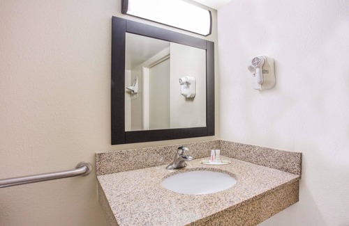 Camp Springs Hotel | Super 8 by Wyndham Camp Springs/Andrews AFB DC Area