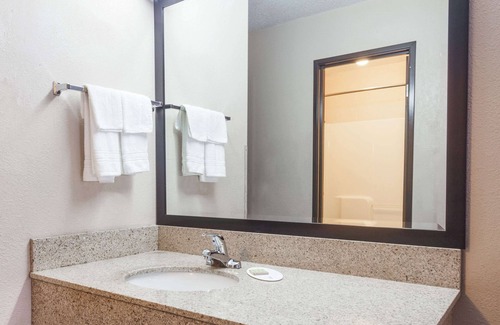 Carrollton Hotel | Super 8 by Wyndham Carrollton