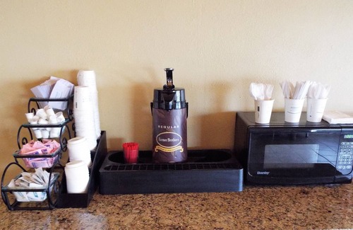 Evansville Hotel | Super 8 by Wyndham Casper East/Evansville