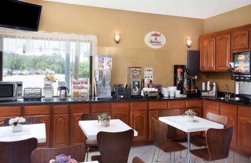 River Grove Hotel | Super 8 by Wyndham Chicago/Rosemont/O'Hare/SE