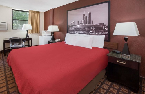 Rogers Park Hotel | Super 8 by Wyndham Chicago IL