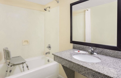 Decatur Hotel | Super 8 by Wyndham Decatur/Lithonia/Atl Area