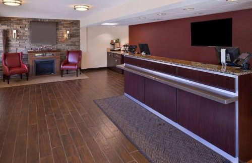 Deerfield Hotel | Super 8 by Wyndham Deerfield - Northbrook