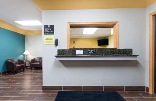 Devils Lake Hotel | Super 8 by Wyndham Devils Lake