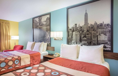 Forest Park Hotel | Super 8 by Wyndham Forest Park