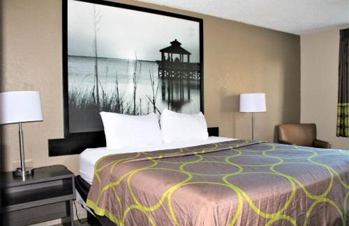 Greensboro Hotel | Super 8 by Wyndham Greensboro/Coliseum/Conv.