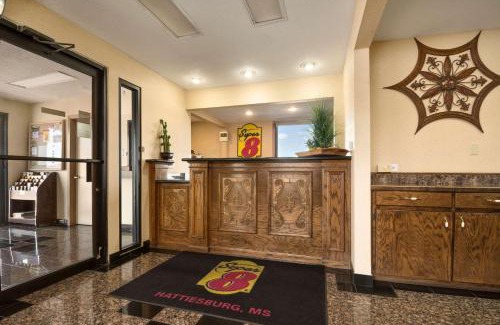 Hattiesburg Hotel | Super 8 by Wyndham Hattiesburg North - University Area