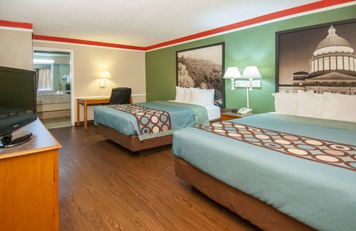 Little Rock Hotel | Super 8 by Wyndham Little Rock/Otter Creek