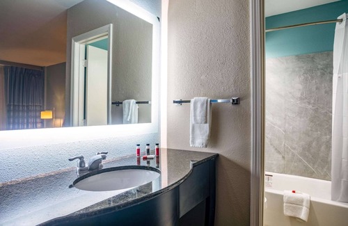 Mobile Hotel | Super 8 by Wyndham Mobile I-65