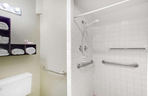 Monticello Hotel | Super 8 by Wyndham Monticello AR