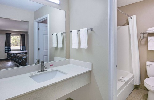 Kreole Hotel | Super 8 by Wyndham Moss Point