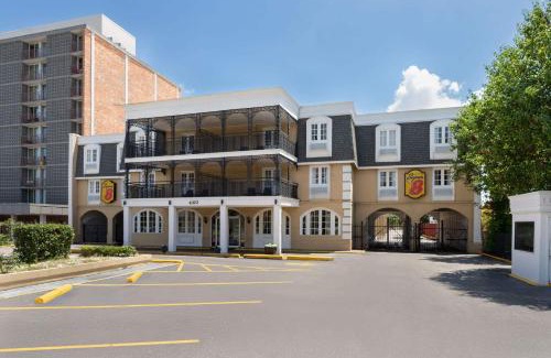 Viavant - Venetian Isles Hotel | Super 8 by Wyndham New Orleans