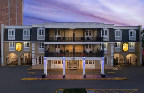 Viavant - Venetian Isles Hotel | Super 8 by Wyndham New Orleans