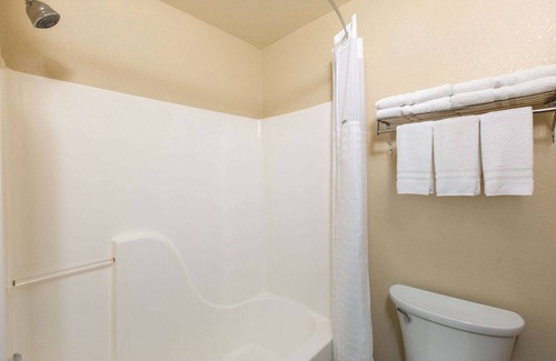 Ottawa Hotel | Super 8 by Wyndham Ottawa