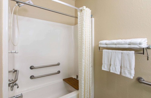 Ottawa Hotel | Super 8 by Wyndham Ottawa