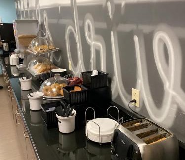 Deepwater Hotel | Super 8 by Wyndham Pennsville/Wilmington