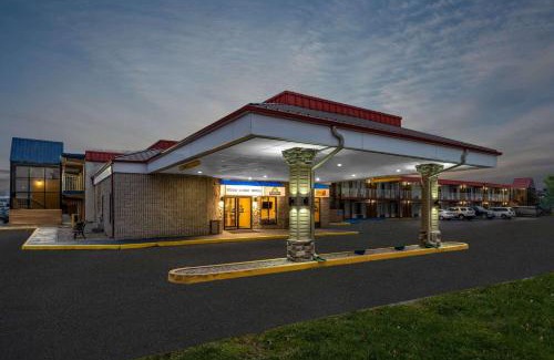 Perrysburg Hotel | Super 8 by Wyndham Perrysburg-Toledo