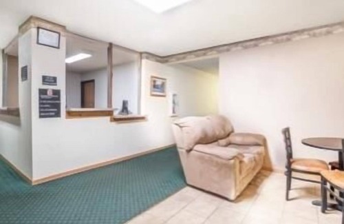 Phillips Hotel | Super 8 by Wyndham Phillips