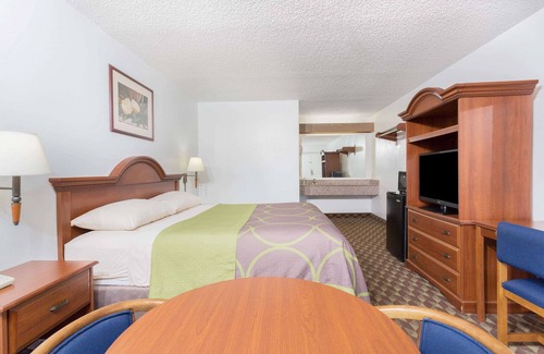 Riviera Beach Hotel | Super 8 by Wyndham Riviera Beach West Palm Beach
