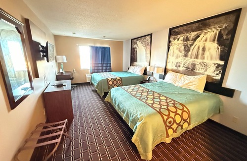 Reedsburg Hotel | Super 8 by Wyndham Reedsburg