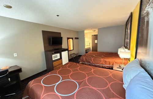 Reedsburg Hotel | Super 8 by Wyndham Reedsburg