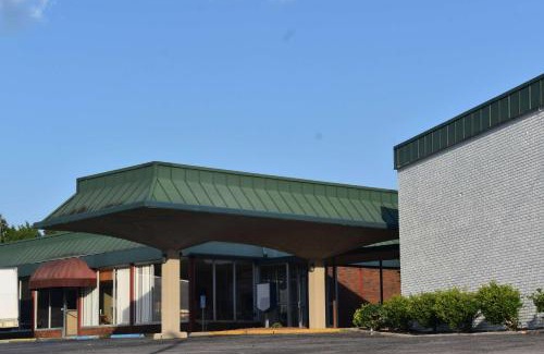 Riverside Hotel | Super 8 by Wyndham Riverside AL