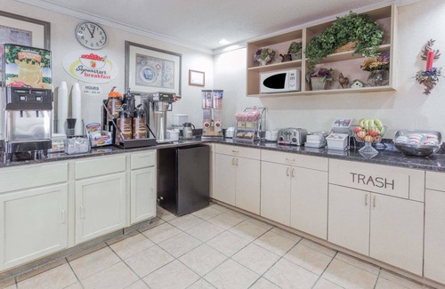 St. Charles Hotel | Super 8 by Wyndham St. Charles