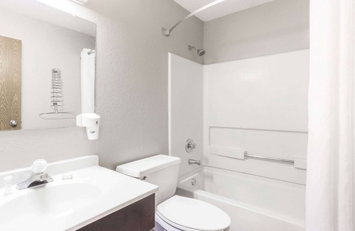 St. Charles Hotel | Super 8 by Wyndham St. Charles