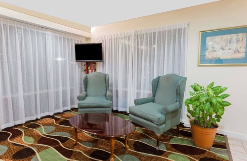 Stafford Hotel | Super 8 by Wyndham Stafford