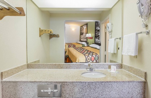 Stafford Hotel | Super 8 by Wyndham Stafford