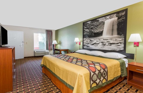 Stafford Hotel | Super 8 by Wyndham Stafford