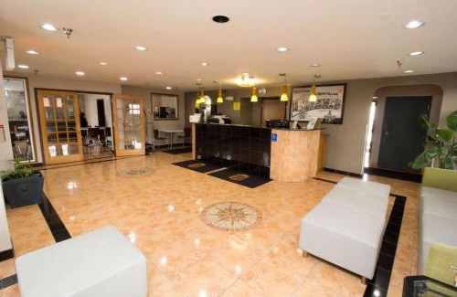 Elk Grove Village Hotel | Super 8 by Wyndham Chicago O'Hare Airport