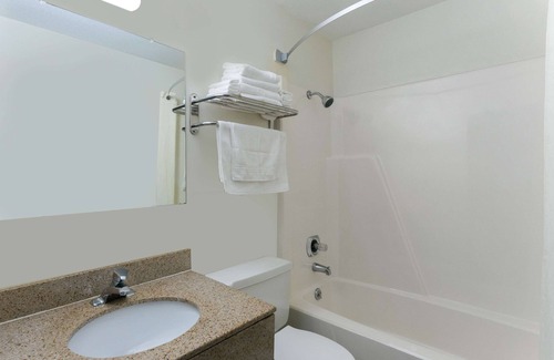 Wisconsin Dells Hotel | Super 8 by Wyndham Wisconsin Dells