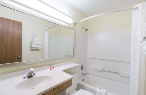 Zanesville Hotel | Super 8 by Wyndham Zanesville